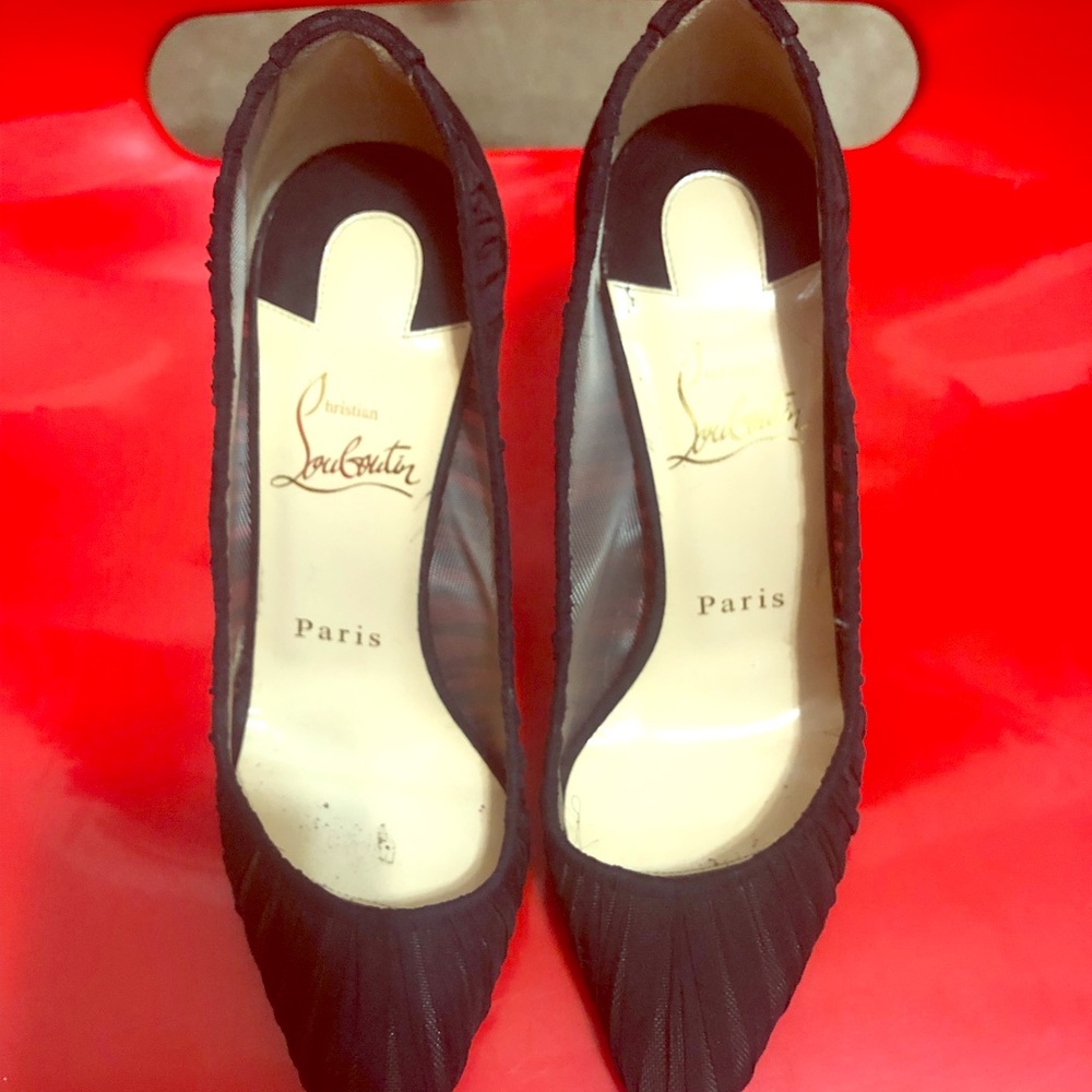 AUTHENTIC Christian Louboutin Pumps